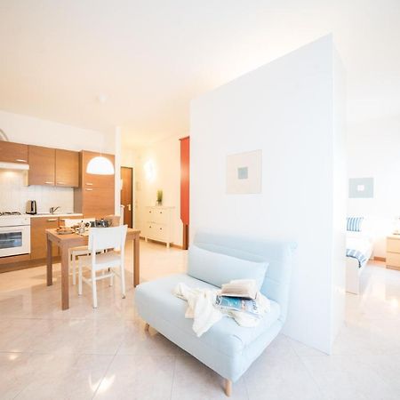 Gardappartamenti Garibaldi City Centre 데센자노델가르다 외부 사진