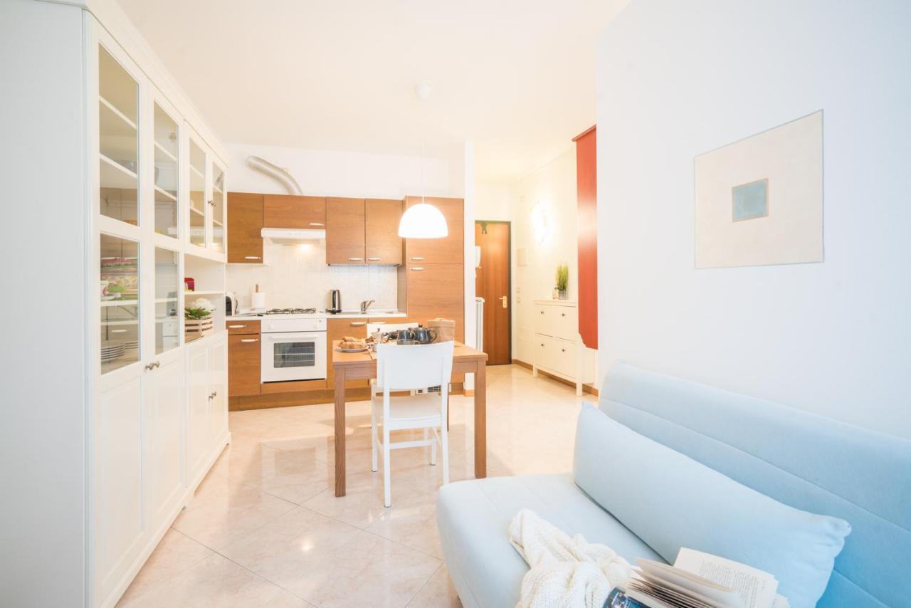 Gardappartamenti Garibaldi City Centre 데센자노델가르다 외부 사진