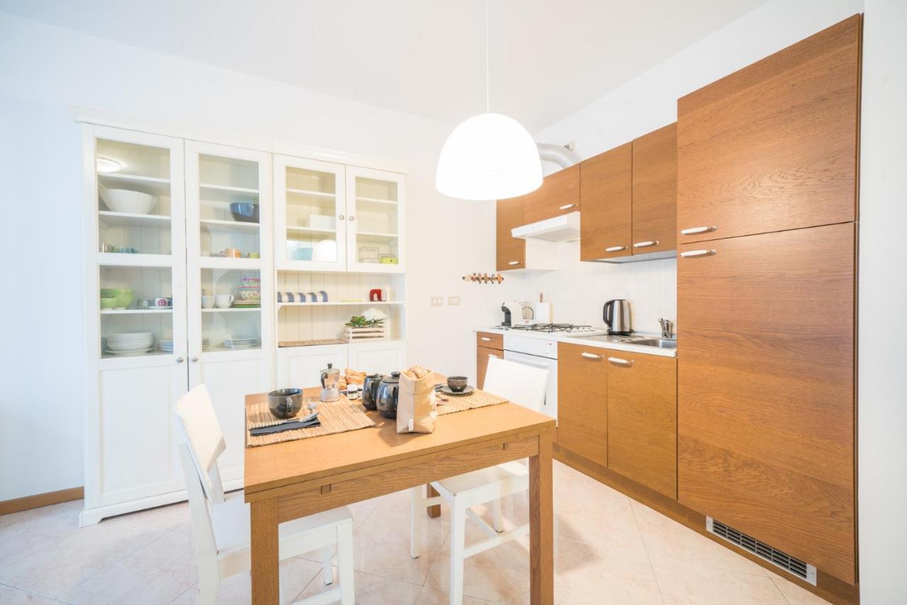 Gardappartamenti Garibaldi City Centre 데센자노델가르다 외부 사진