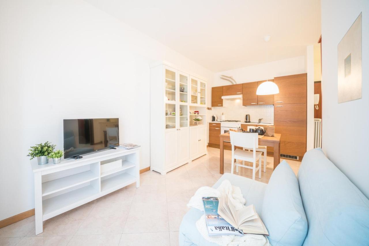 Gardappartamenti Garibaldi City Centre 데센자노델가르다 외부 사진